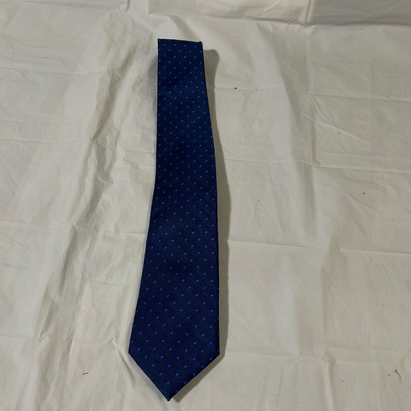 I of men’s dark and light blue tie 3.25”Wx 58”L like new very executive looking - Picture 1 of 8